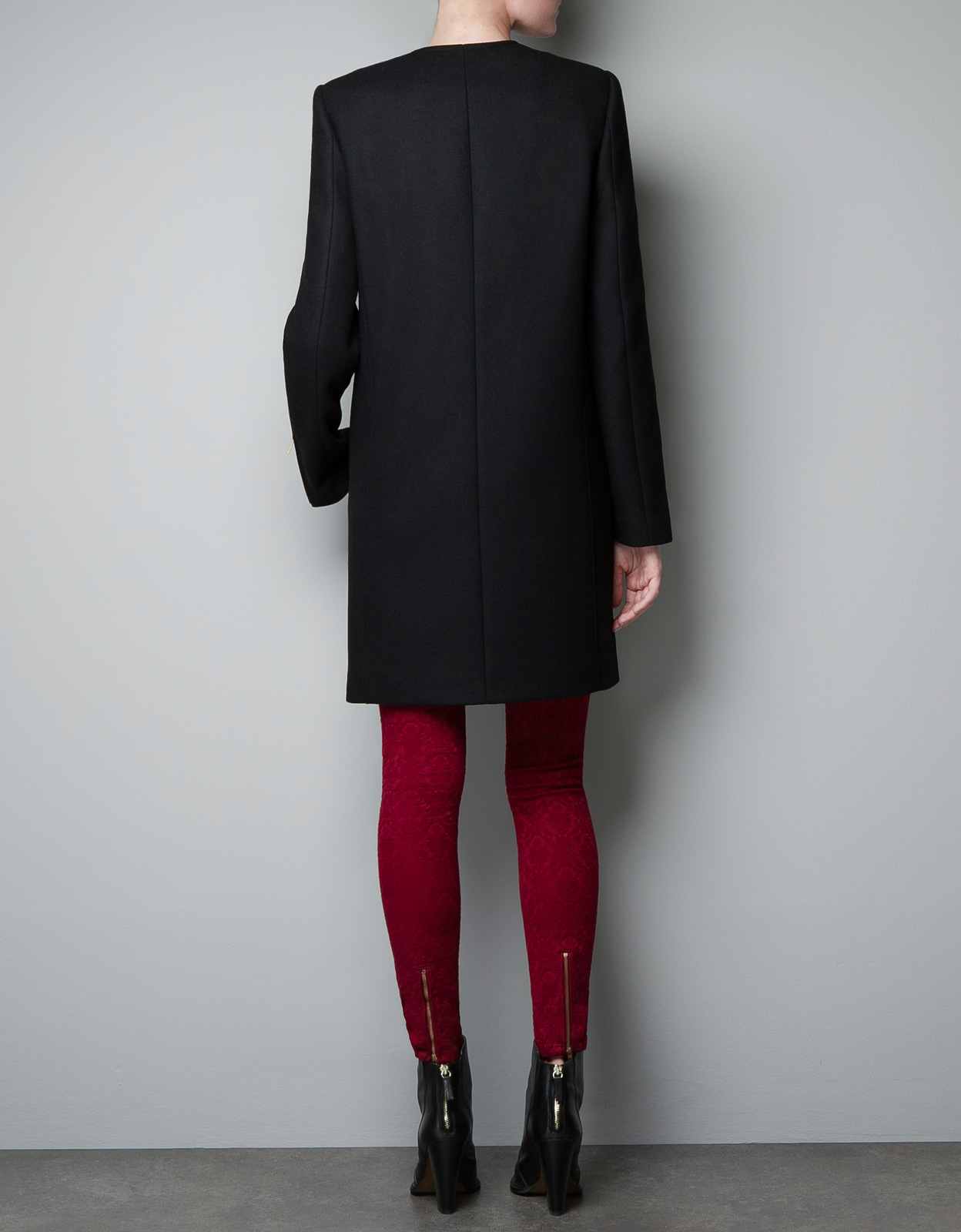Zara fekete cipzár díszes kabát 2012 fotója