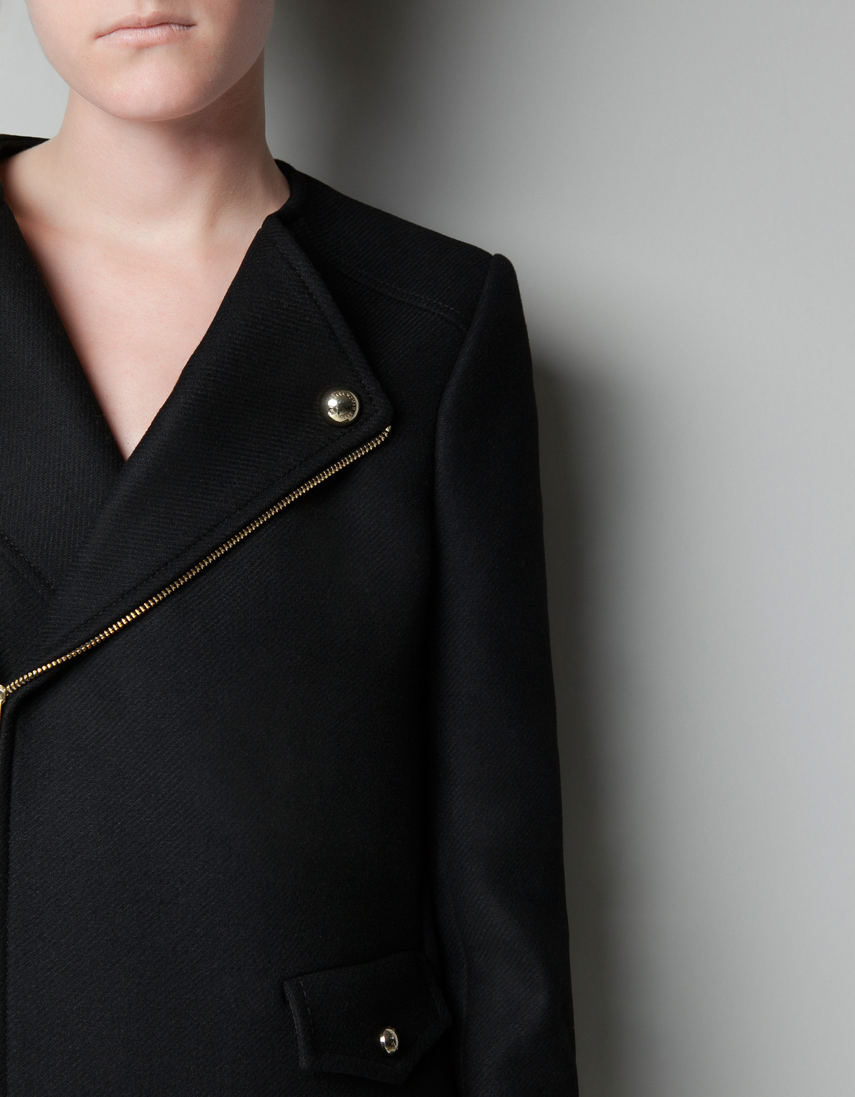 Zara fekete cipzár díszes kabát 2012.10.21 fotója