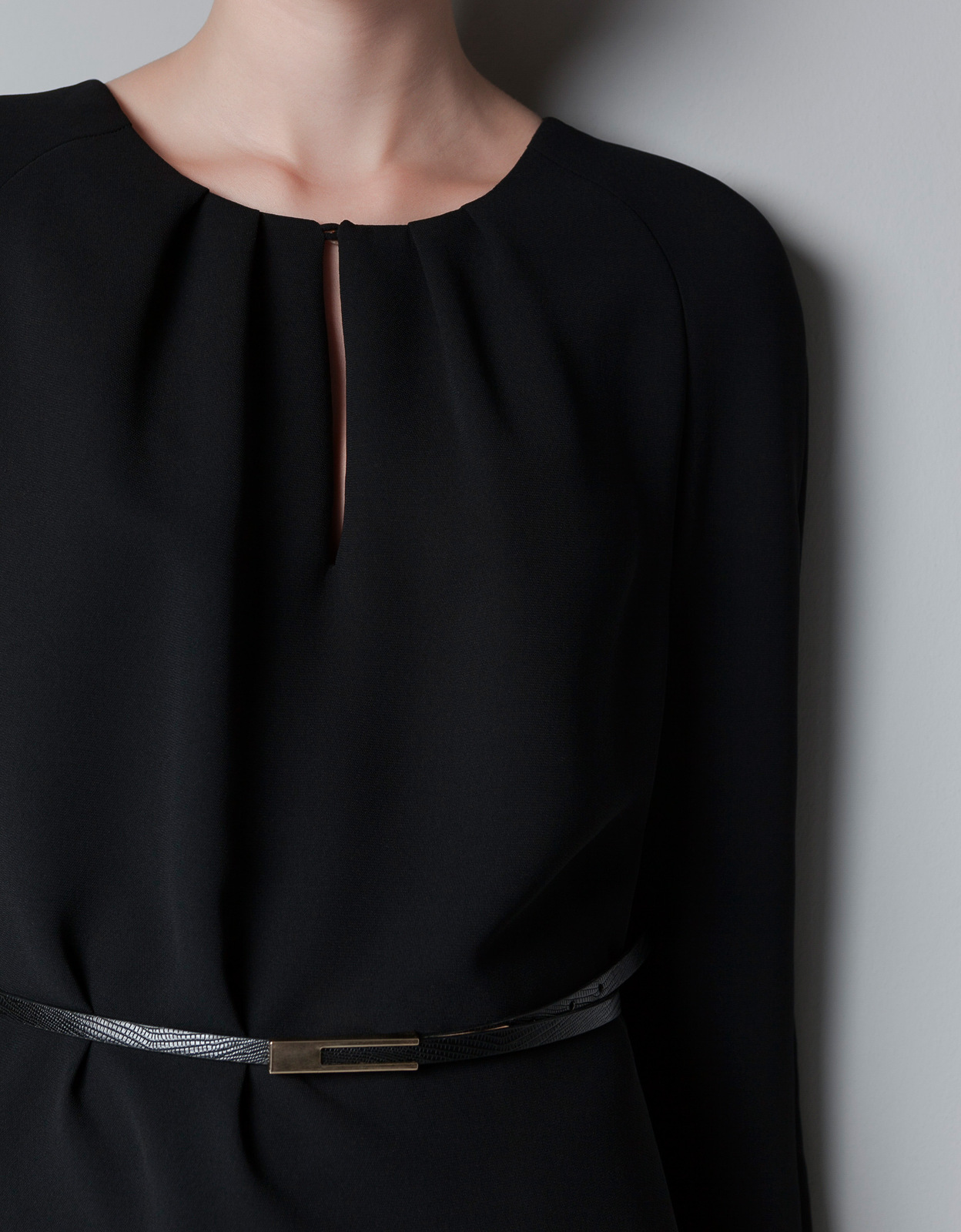Zara csepp kivágású fekete ruha 2012.10.21 fotója