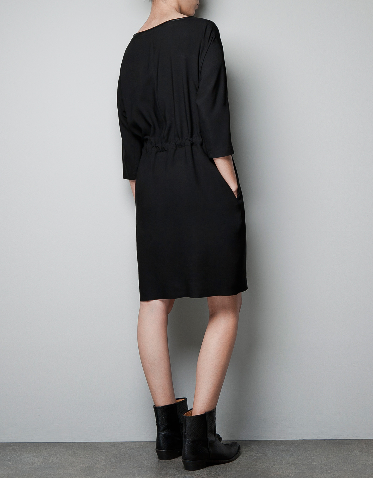 Zara fekete ruha 2012 fotója