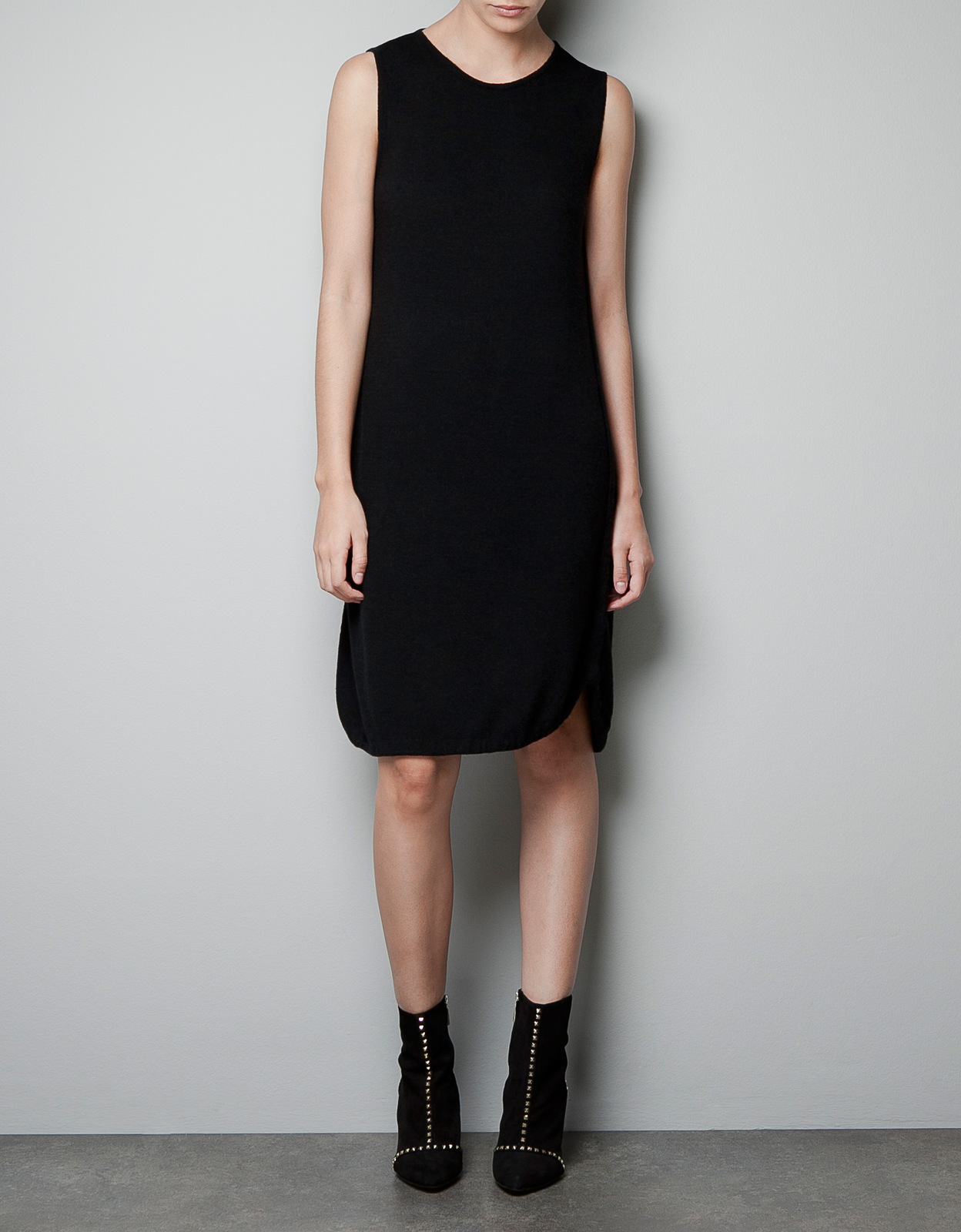 Zara fekete ujjatlan ruha fotója