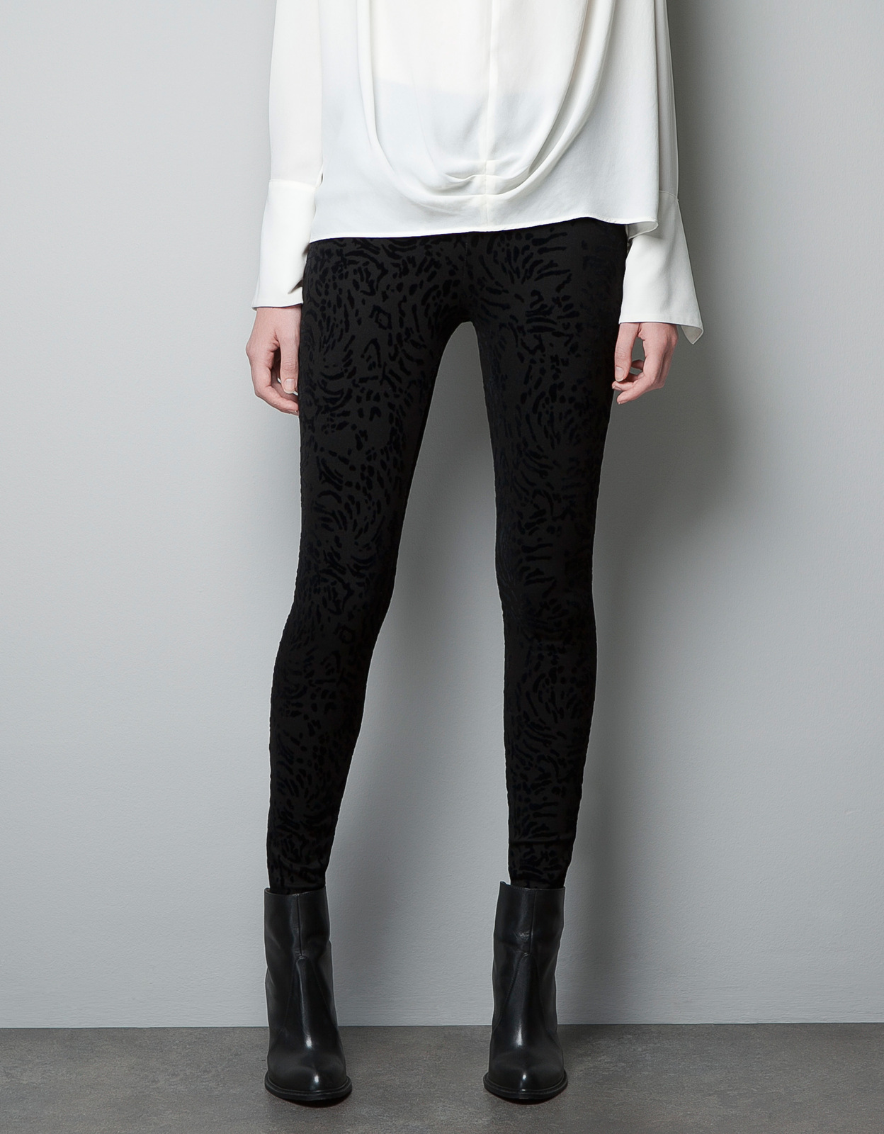 Zara fekete mintás leggings fotója
