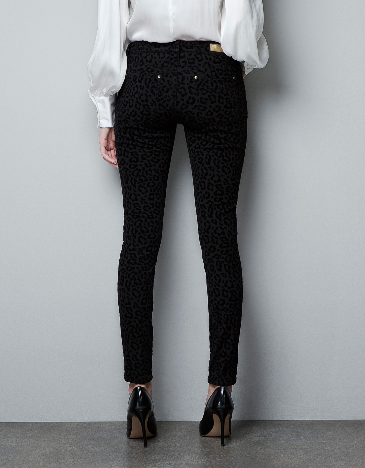 Zara fekete leopárdmintás nadrág 2012 fotója