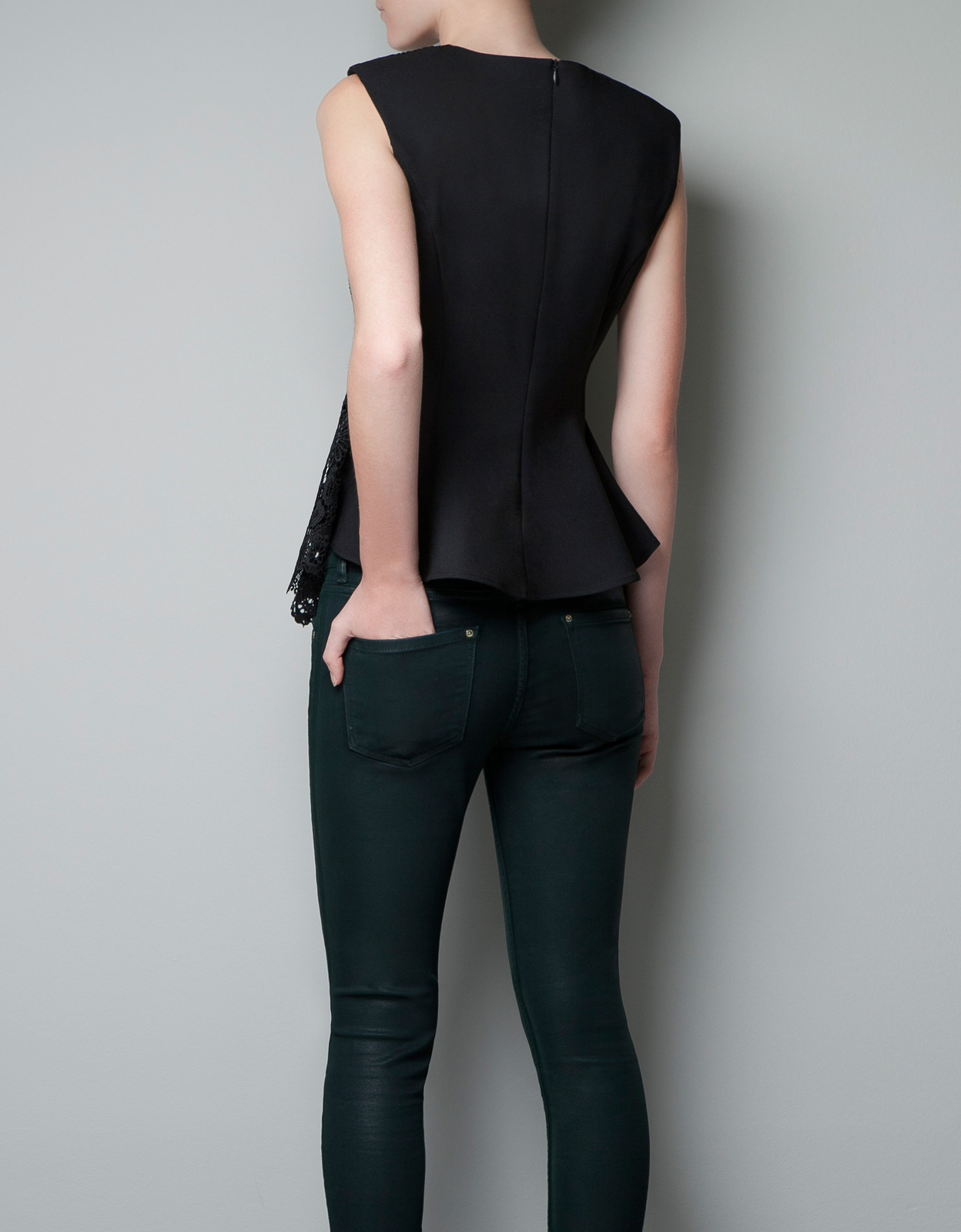 Zara csipkés fekete top 2012 fotója