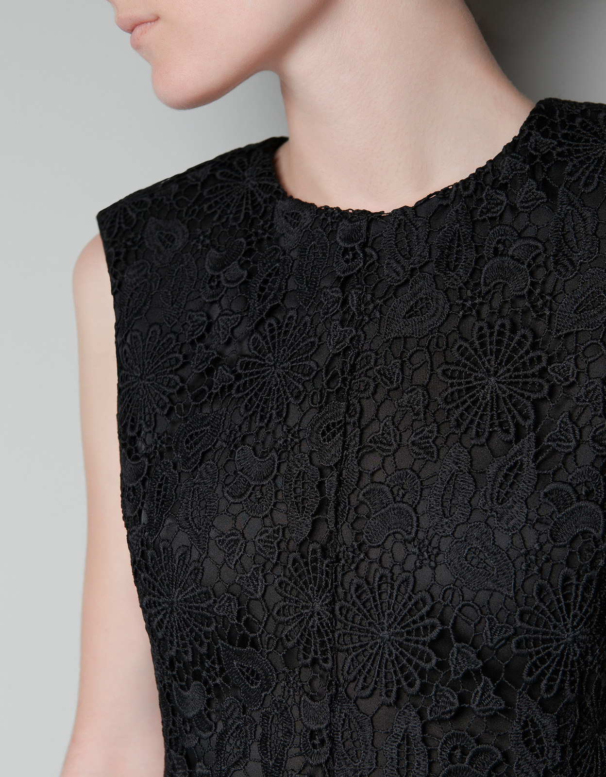 Zara csipkés fekete top 2012.10.21 fotója