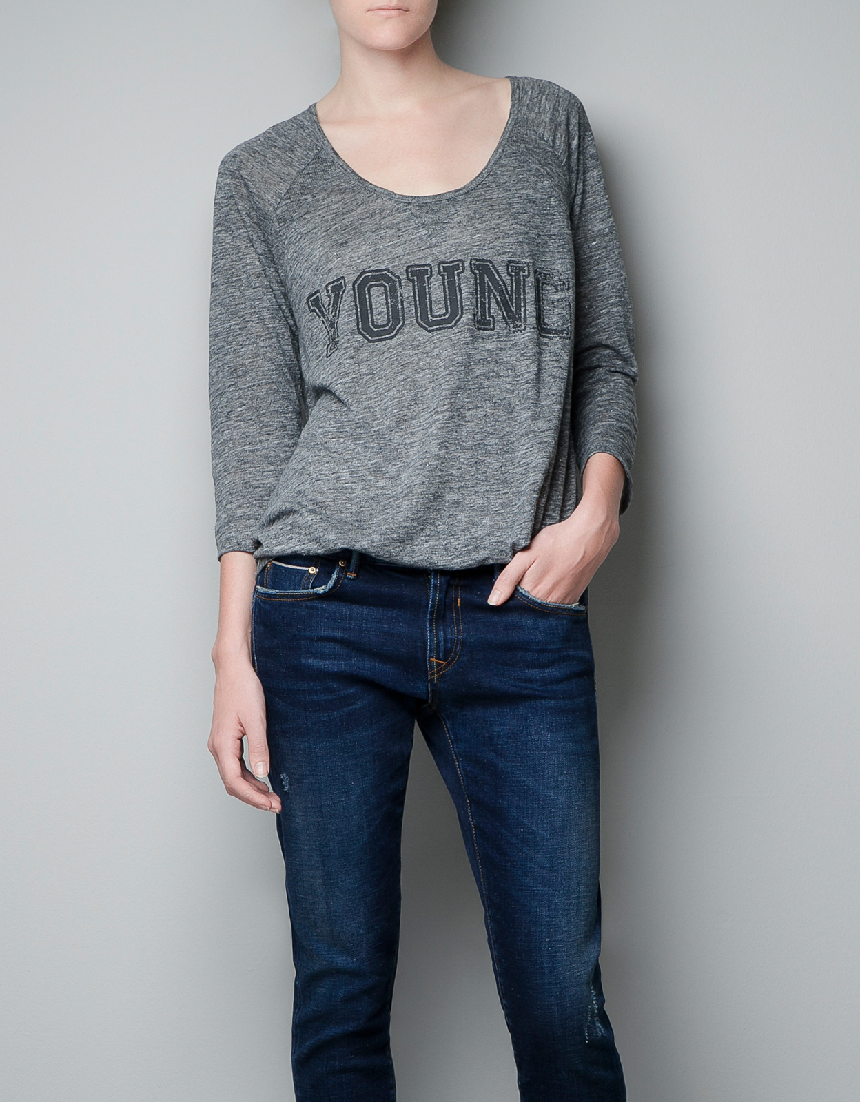 Zara "Young" szürke póló fotója