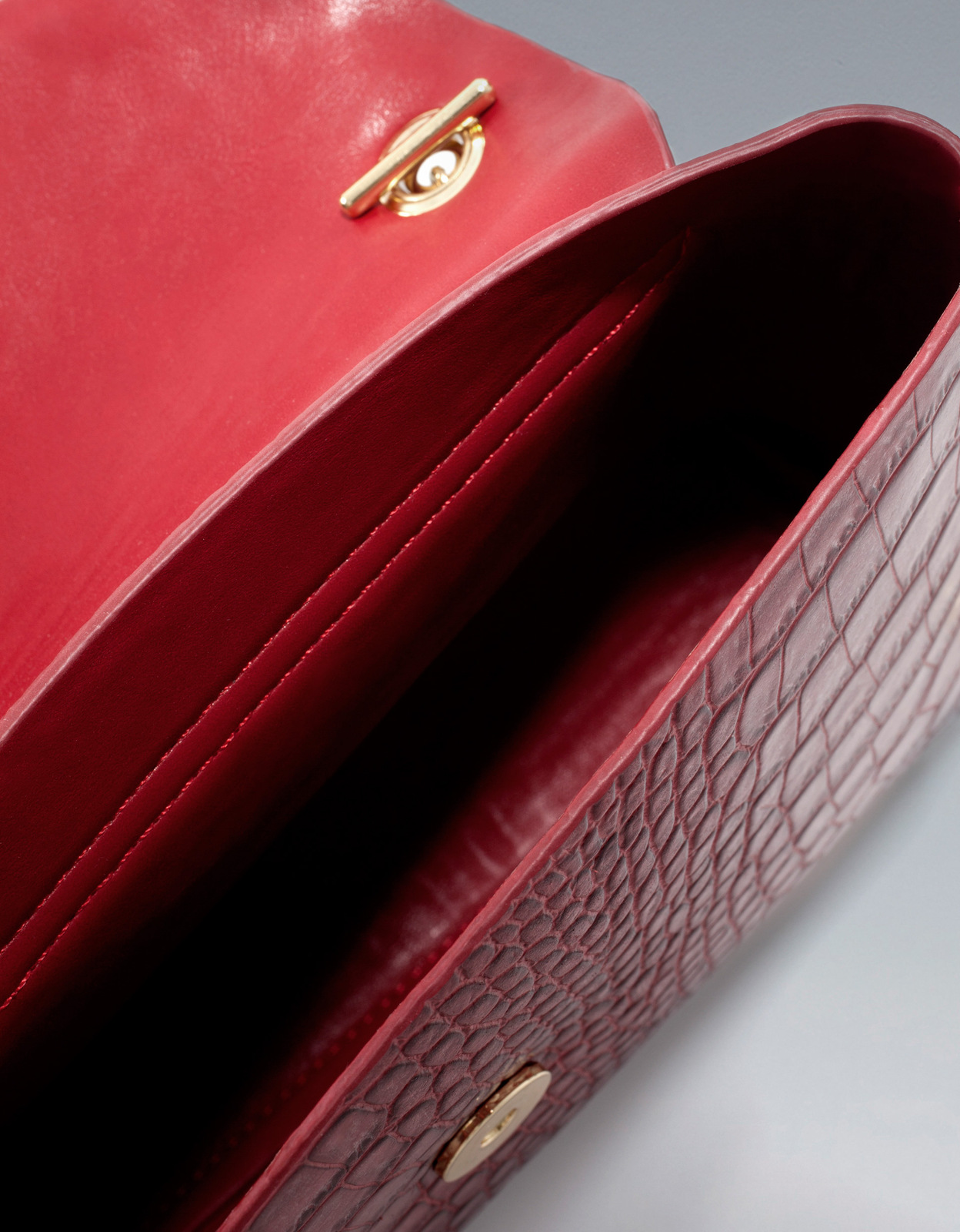 Zara vörös krokodil mintás táska 2012.10.21 fotója
