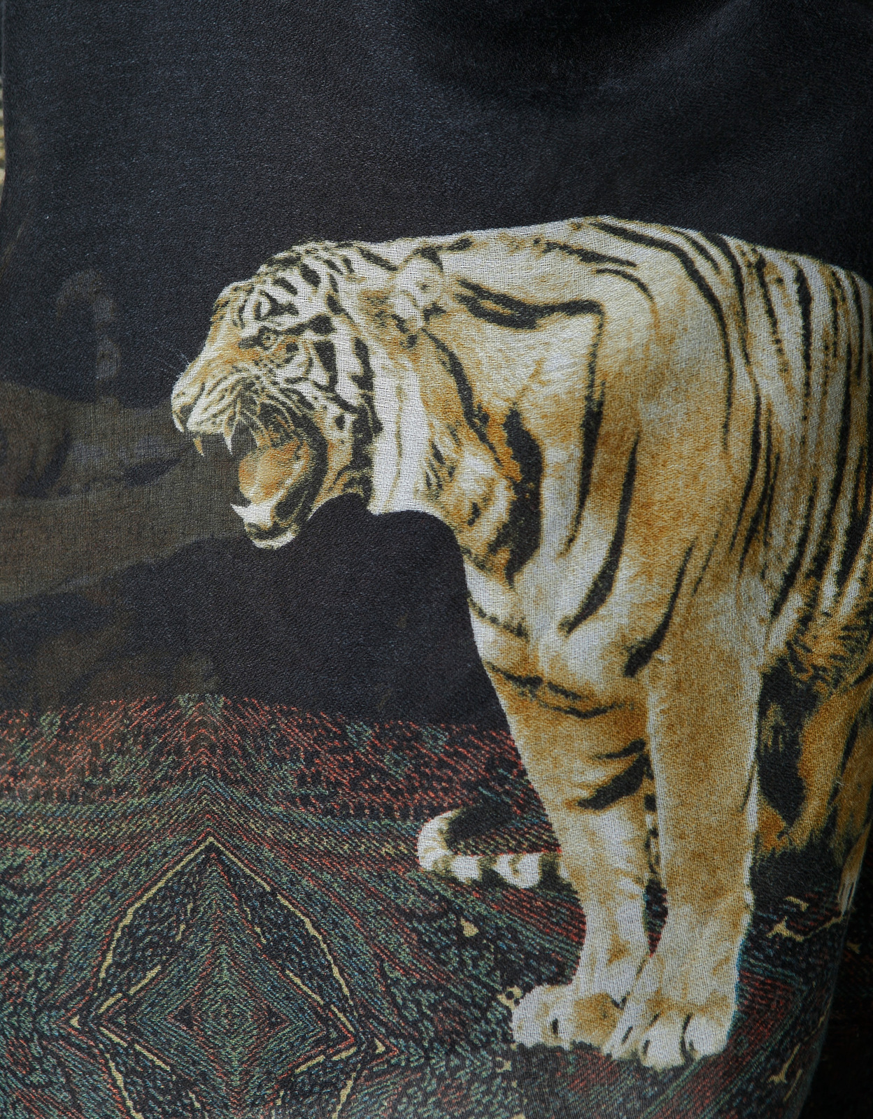 Zara tigris mintás sál 2012 fotója