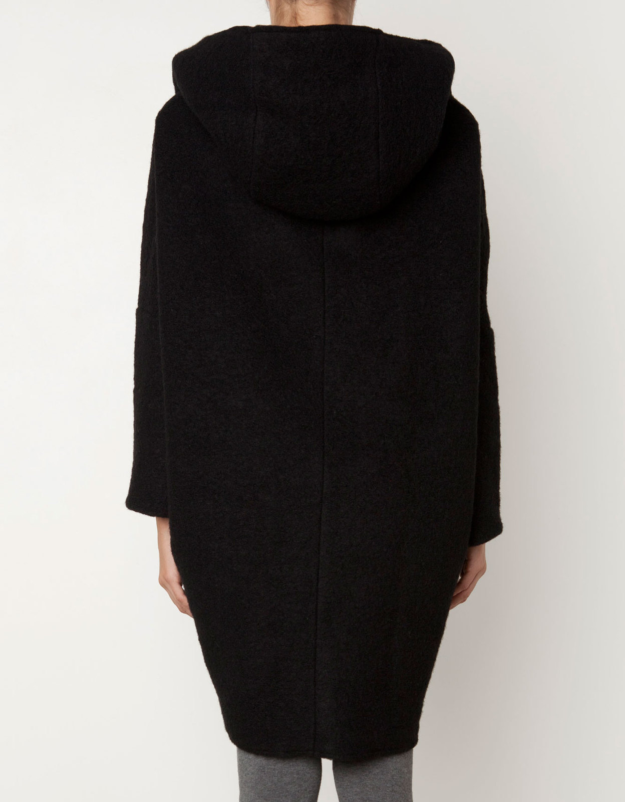 Oysho fekete kapucnis kabát 2012 fotója