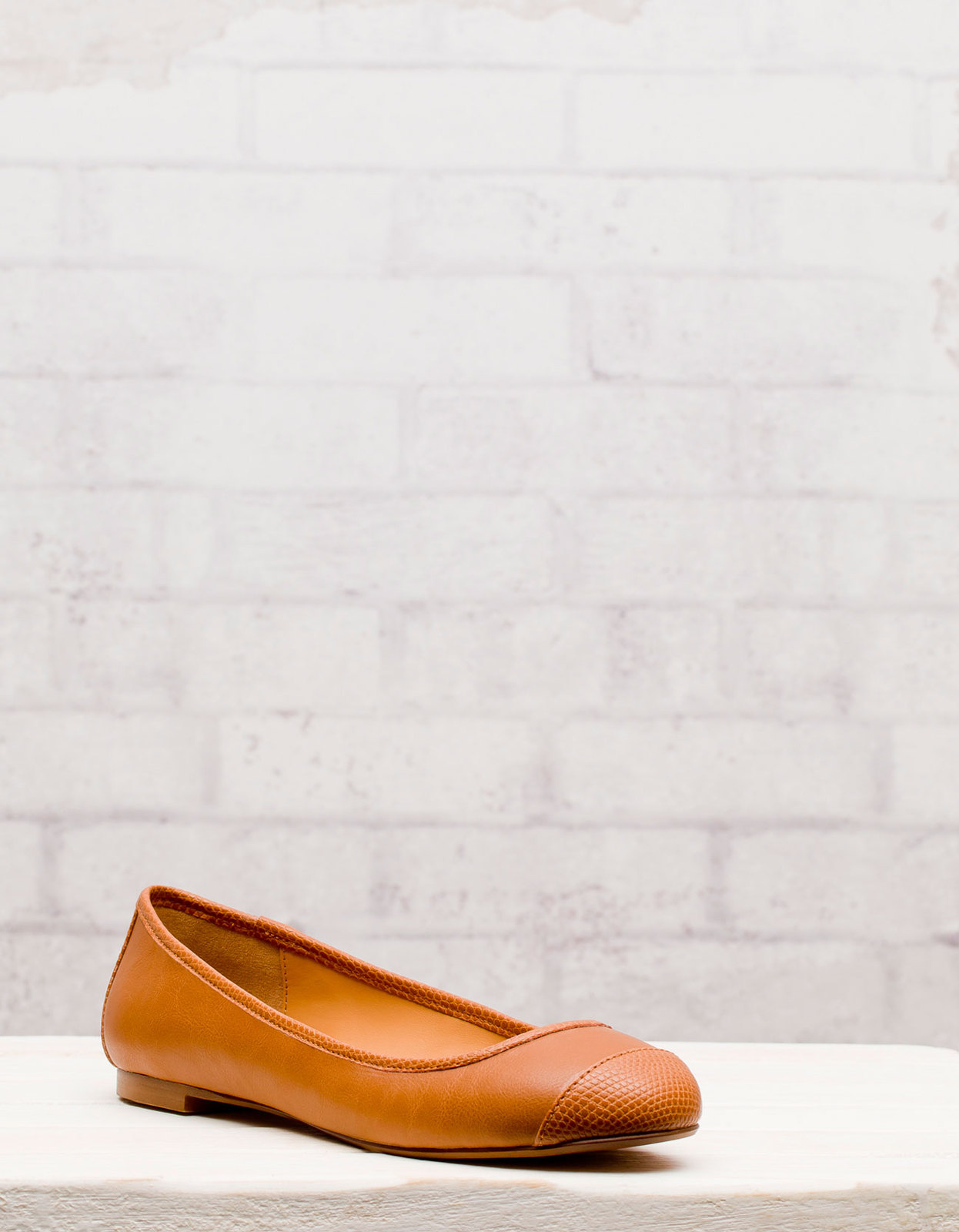 Stradivarius világos barna balerina cipő 2012 fotója