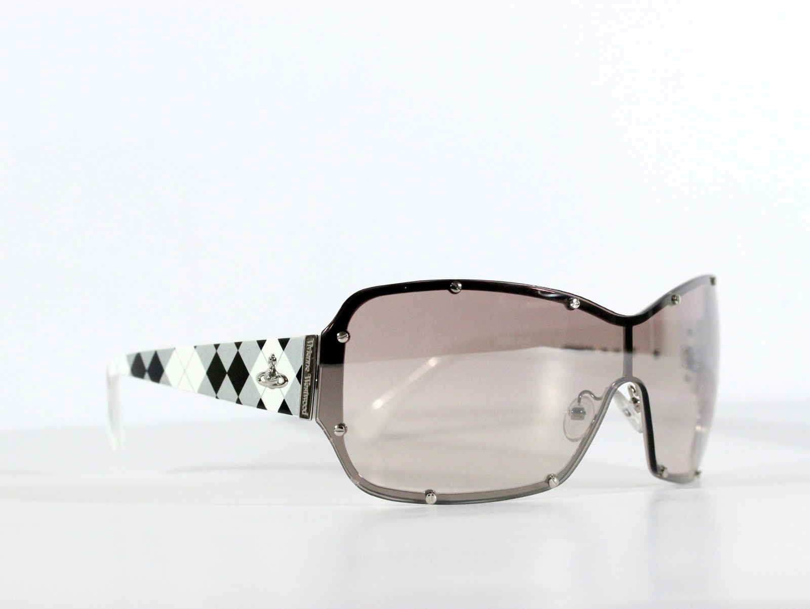 Vivienne Westwood VW630 női napszemüveg fotója