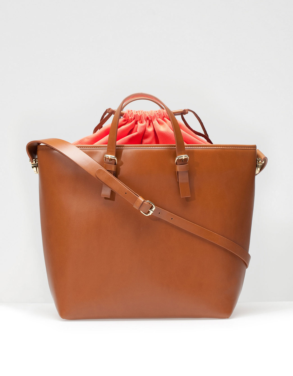 Stradivarius shopping táska fotója
