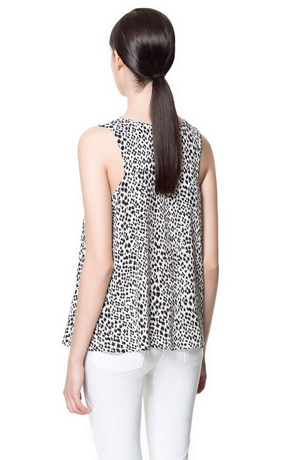 Zara fehér-fekete mintás top 2013.6.5 fotója
