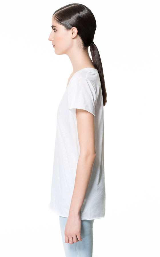 Zara v-nyakú fehér póló 2013 fotója