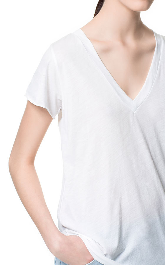 Zara v-nyakú fehér póló 2013.6.4 #37253 fotója