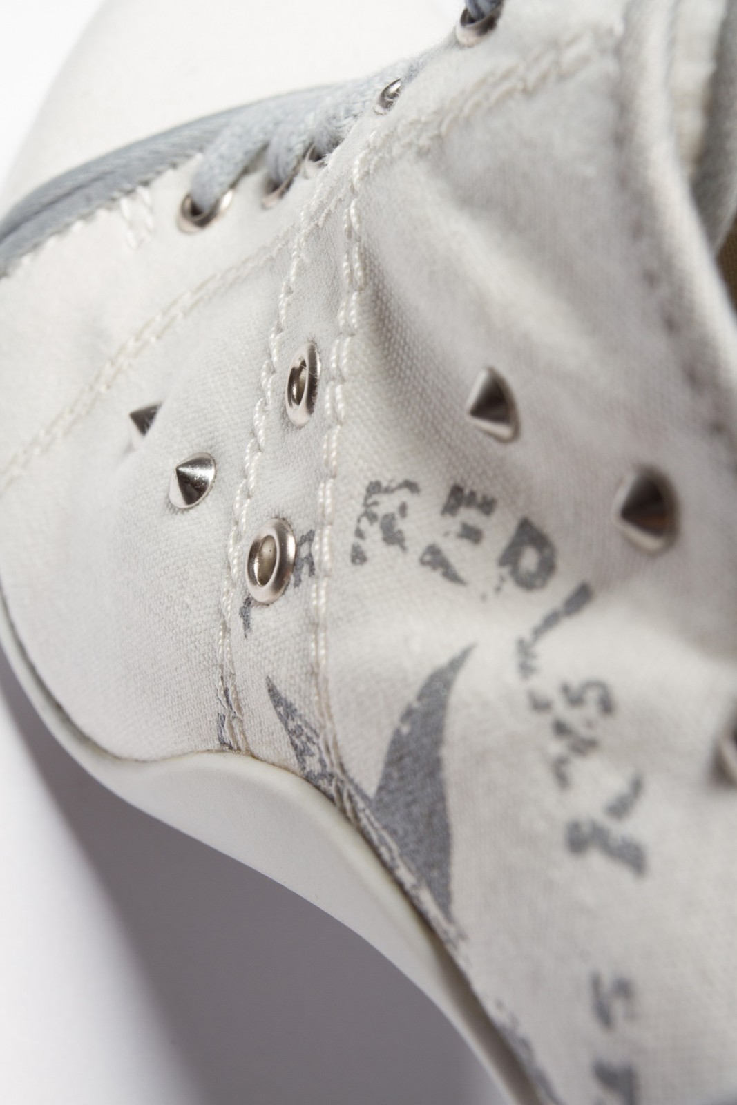 Replay szegecses fehér magassarkú cipő 2013.4.12 #39327 fotója