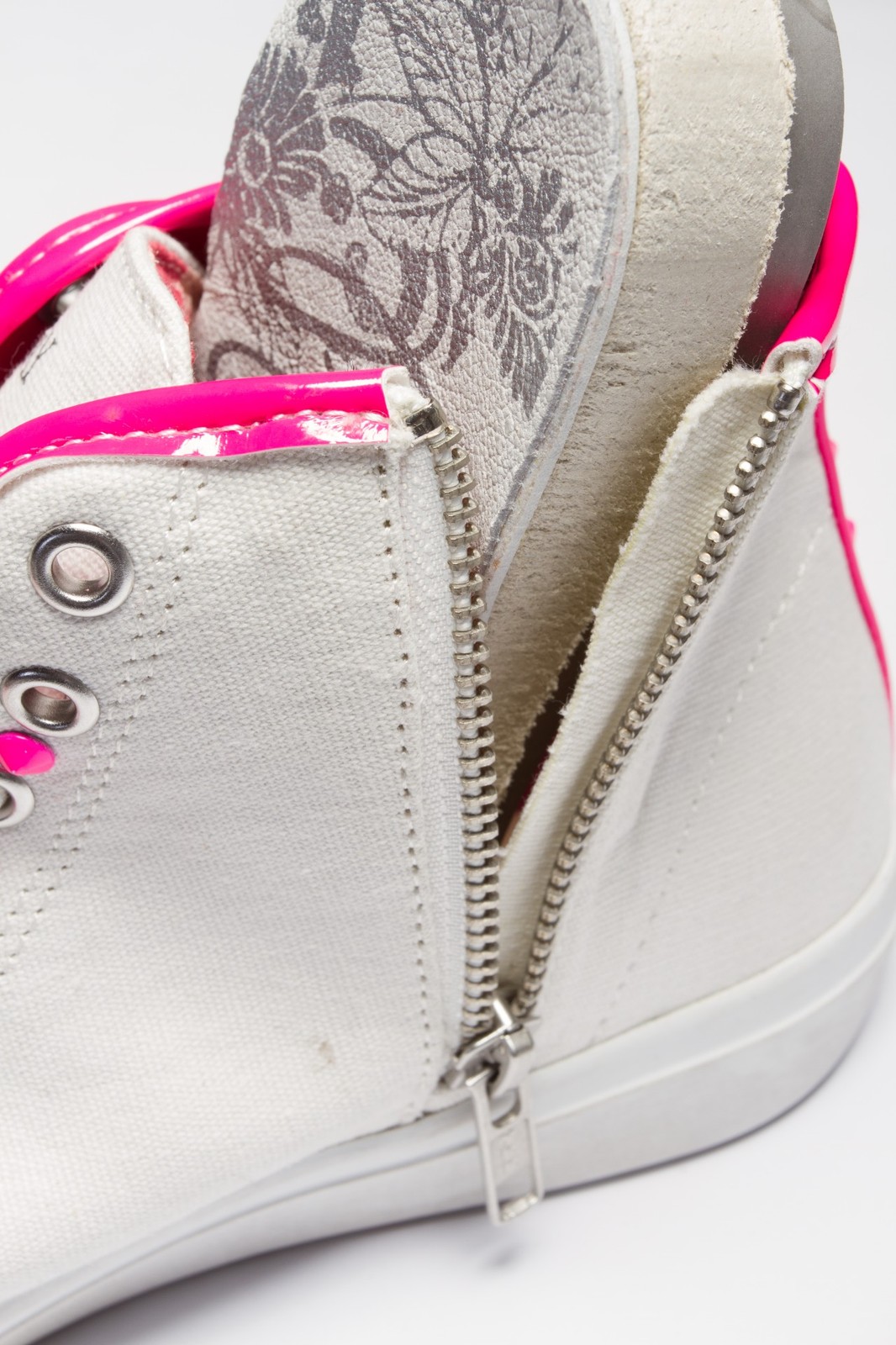 Replay pink-fehér gyöngyös tornacipő 2013.4.12 #39428 fotója