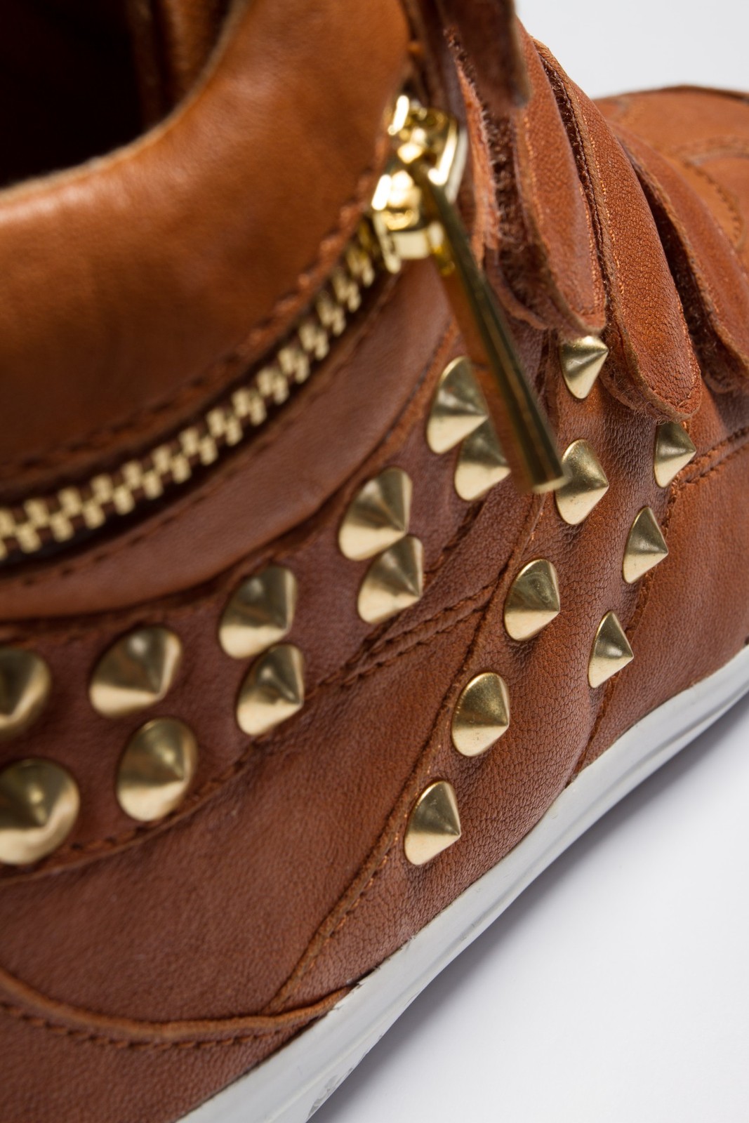 Replay barna sneaker arany szegecsekkel 2013.4.12 #39494 fotója