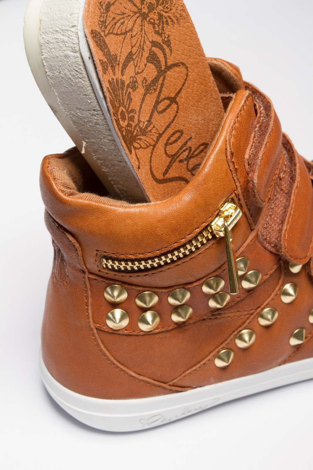 Replay barna sneaker arany szegecsekkel 2013.4.12 #39495 fotója