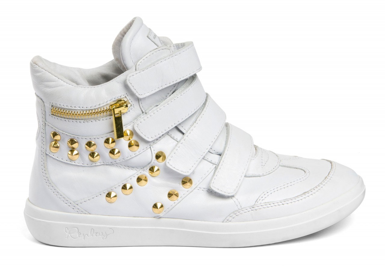 Replay fehér sneaker arany szegecsekkel 2013 fotója