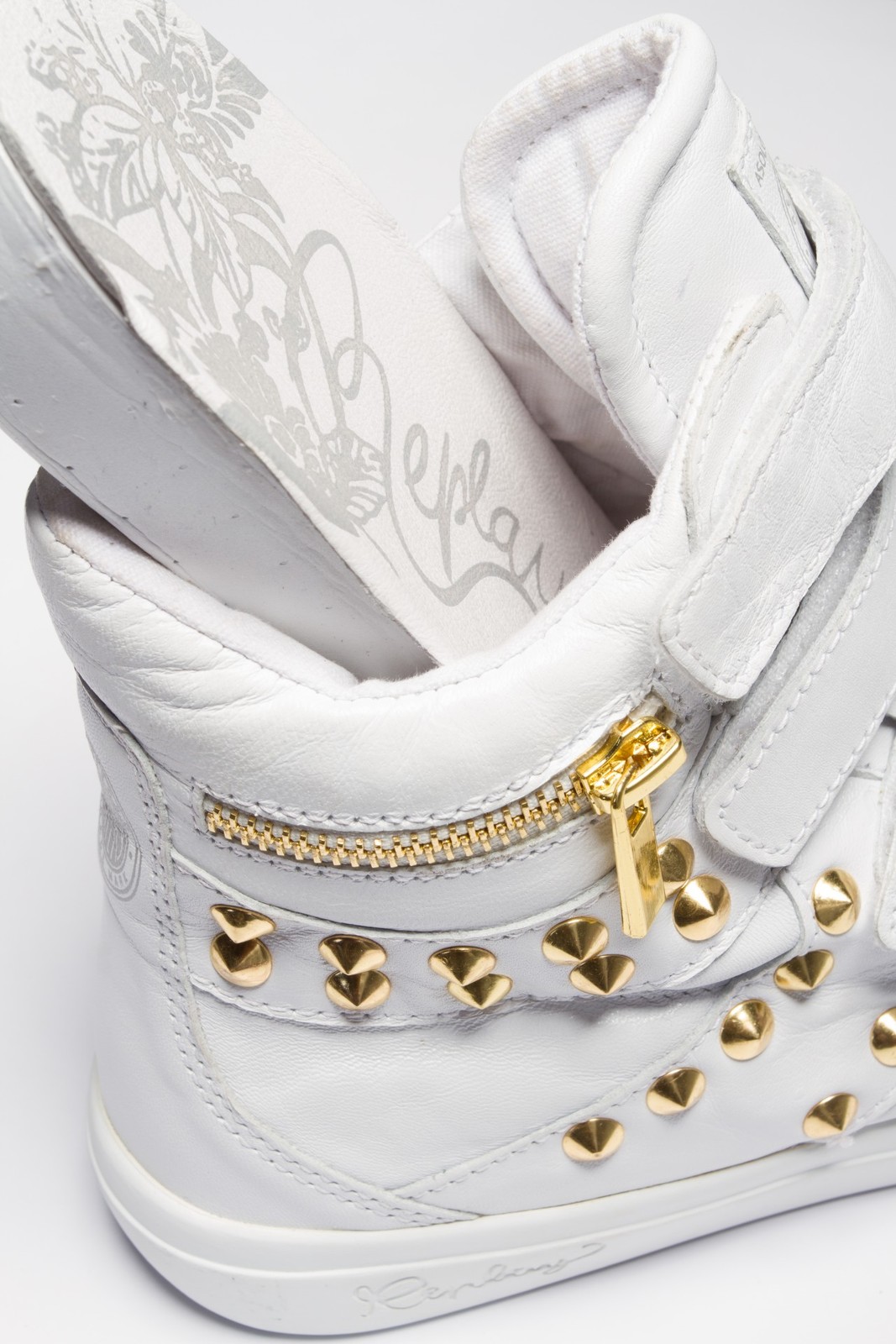 Replay fehér sneaker arany szegecsekkel 2013.4.12 #39501 fotója