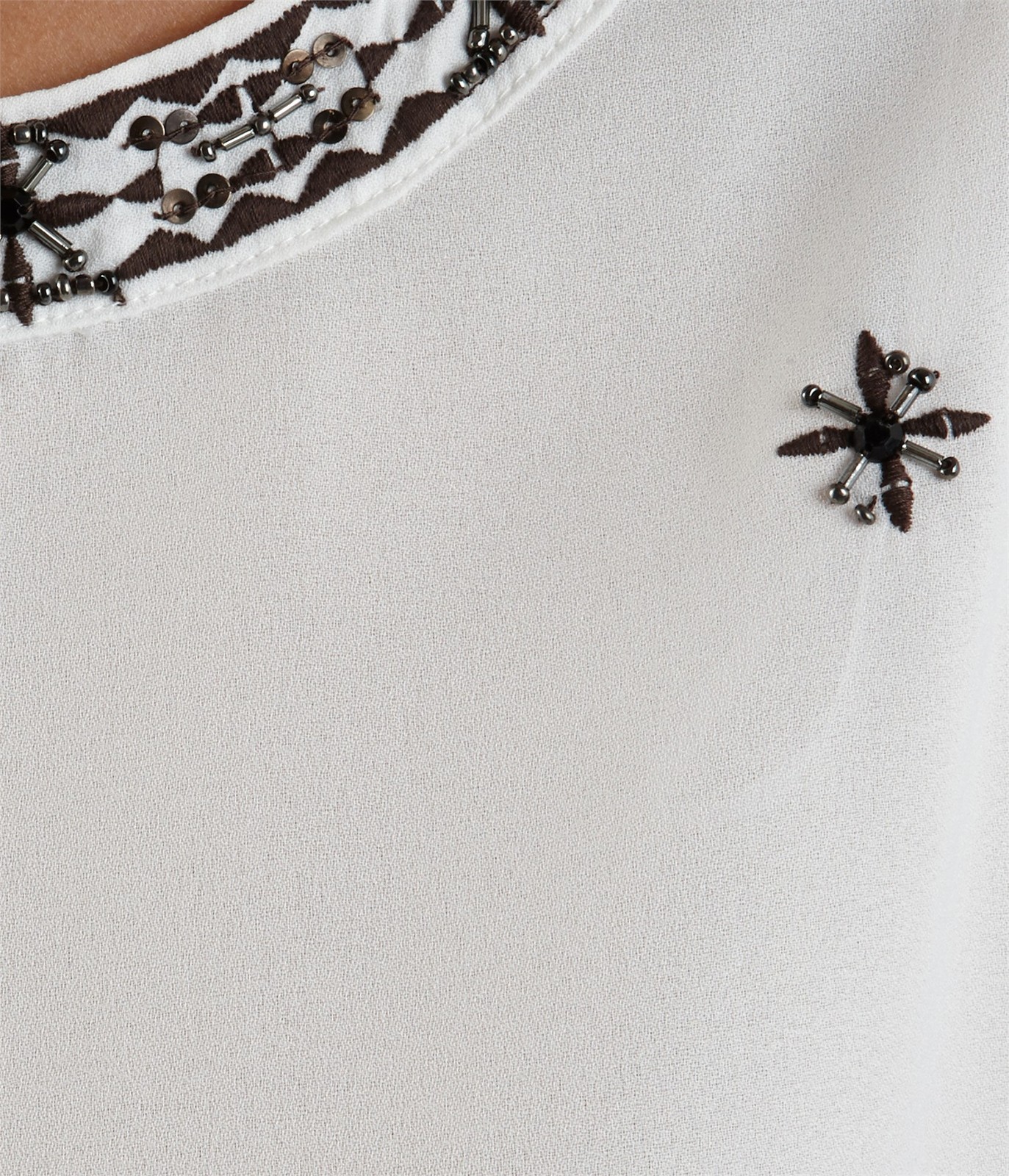 Camaieu hímzett gyöngyös fehér blúz 2014.3.28 fotója