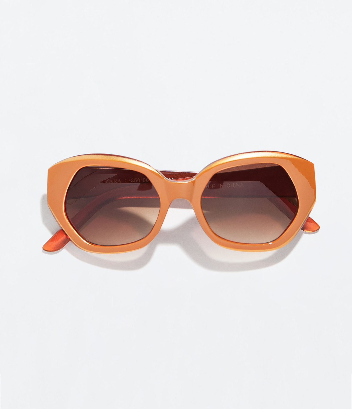 Zara karamellszínű napszemüveg fotója