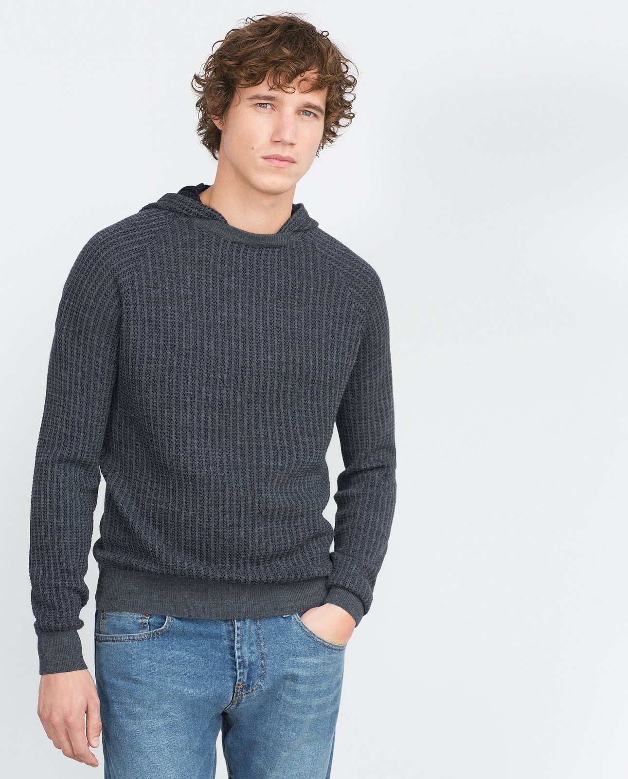 Zara férfi kapucnis pulóver 2015.10.16 fotója