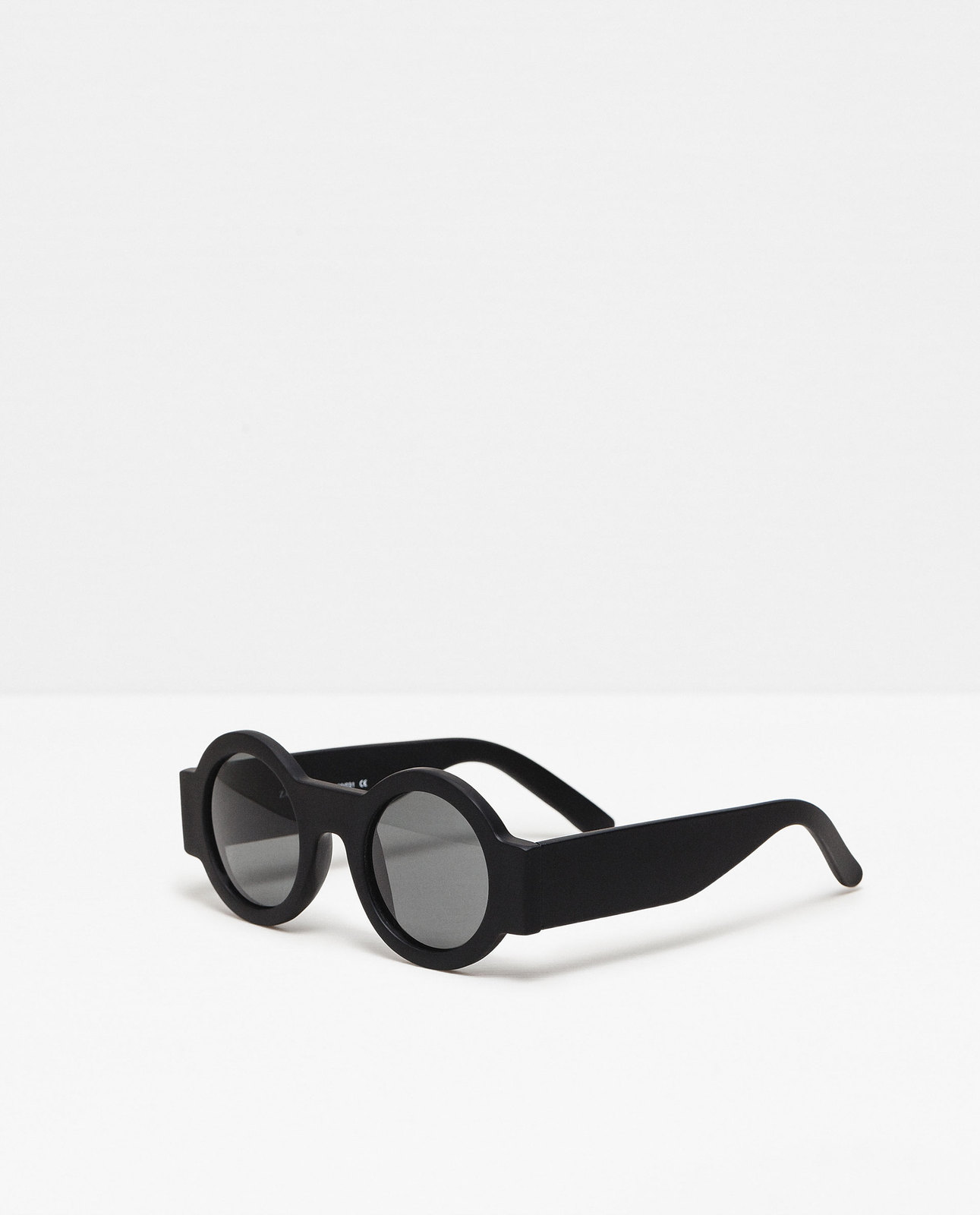 Zara fekete kerek napszemüveg fotója