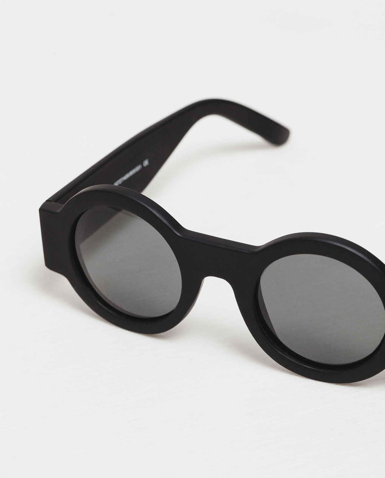 Zara fekete kerek napszemüveg 2015 fotója