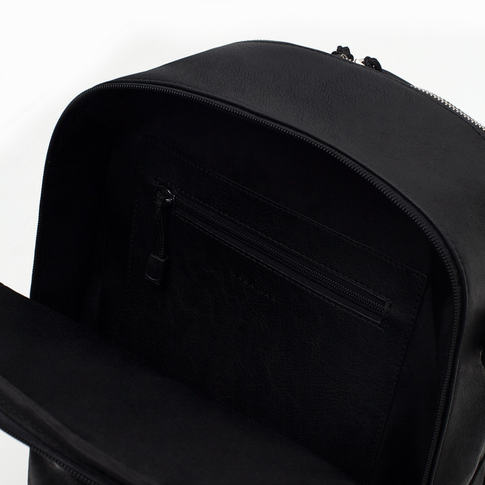 Zara fekete csatos hátizsák 2015.10.16 #89648 fotója