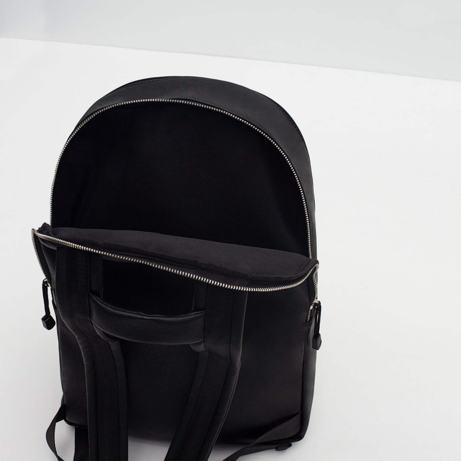 Zara fekete csatos hátizsák 2015.10.16 #89649 fotója