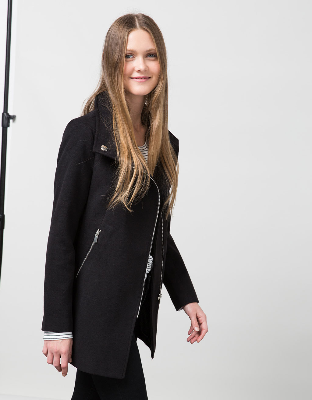Bershka BSK magasnyakú női kabát fotója