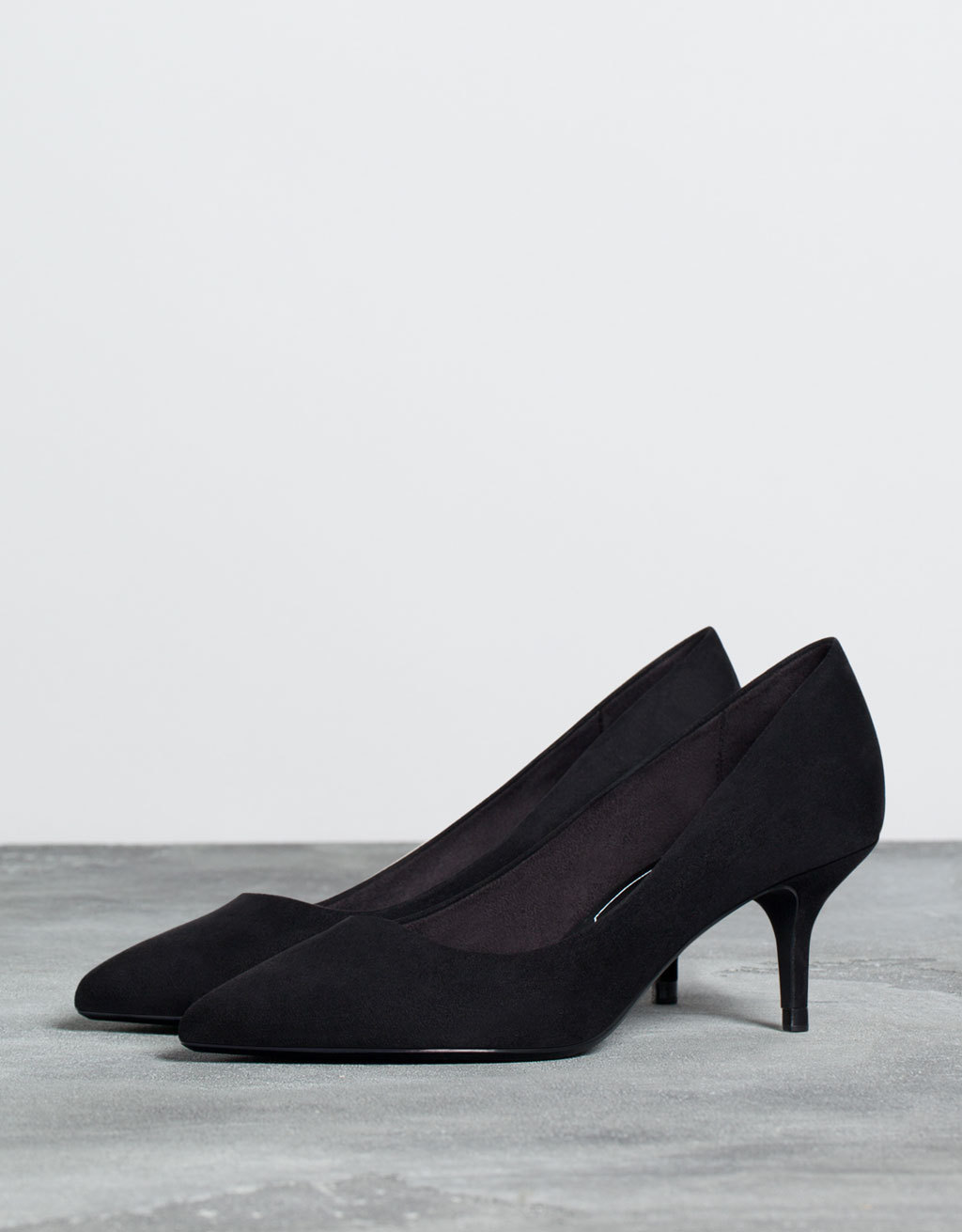 Bershka női fekete törpesarkú cipő fotója