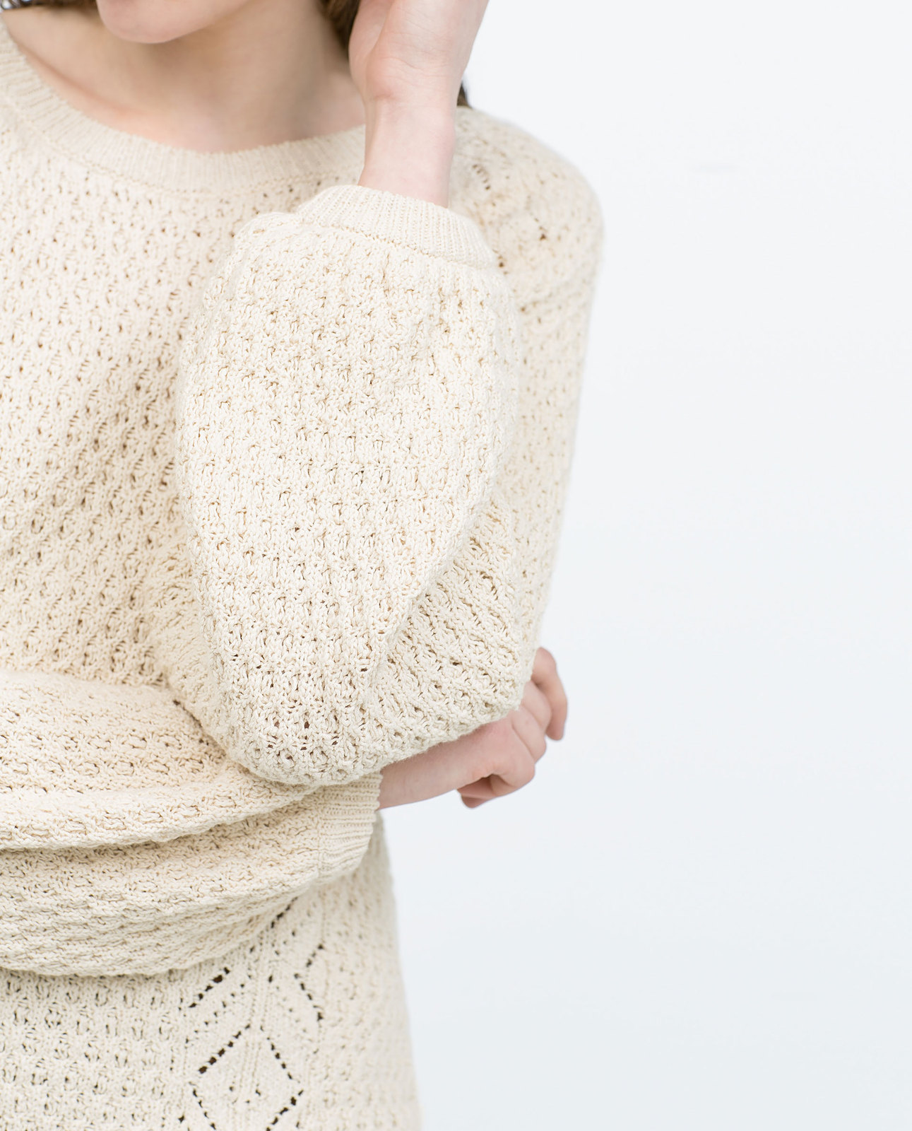 Zara lyukacsos kötésű bézs pulóver 2015.02.23 #74686 fotója