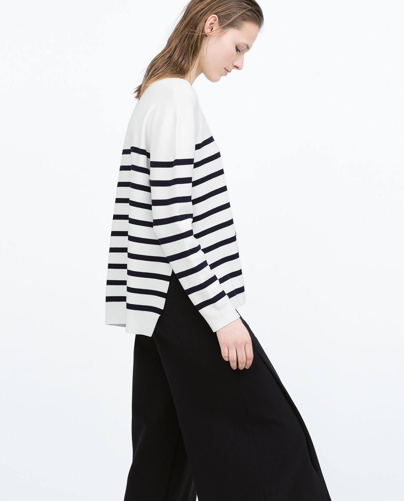 Zara tengerészcsíkos fekete-fehér pulóver 2015.02.23 fotója