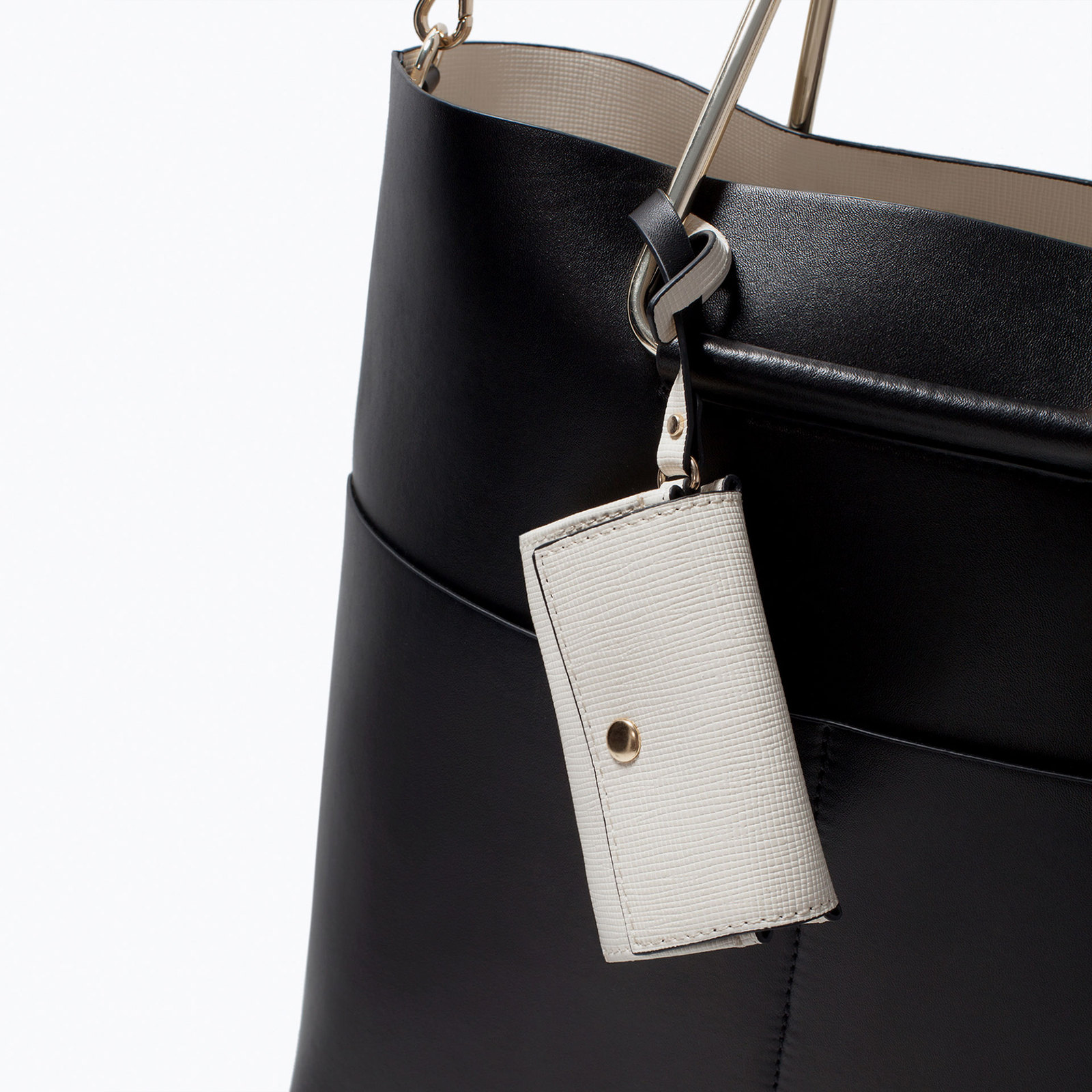 Zara bevásásárló táska fém füllel 2015.03.02 #75111 fotója