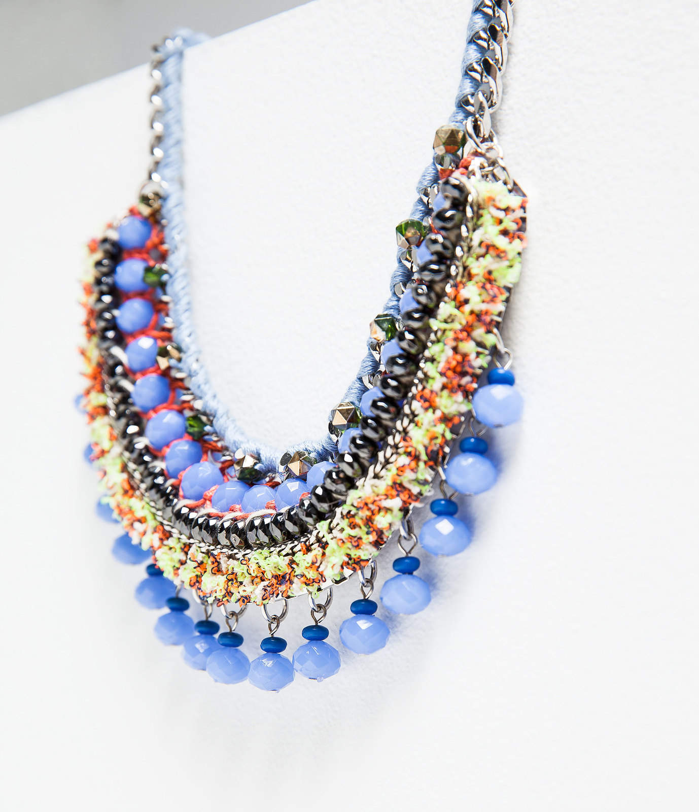 Zara színes kövekkel díszített nyakék 2015.03.02 fotója