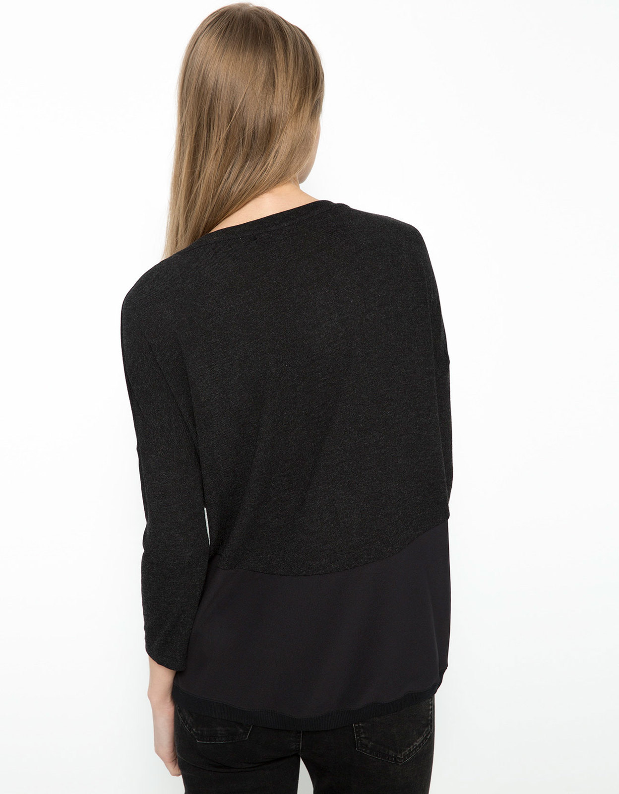 Bershka nyomott mintás és feliratos sötétszürke pulóver 2015 fotója