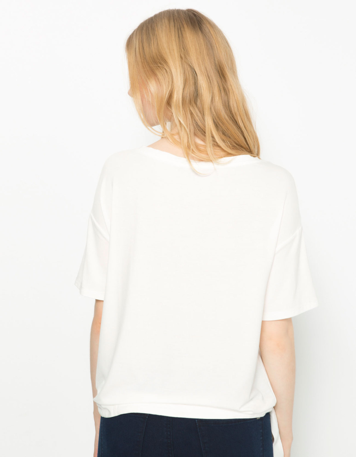 Bershka fehér női T-shirt csajos fotóval 2015 fotója