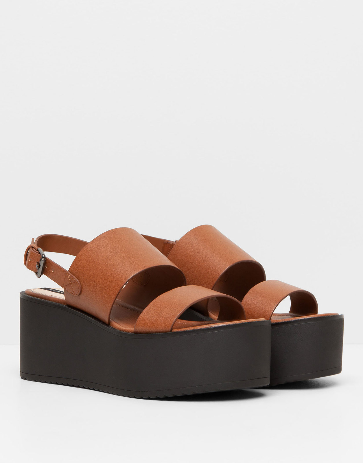 Pull and Bear női barna platform éktalpú cipő 2015 fotója