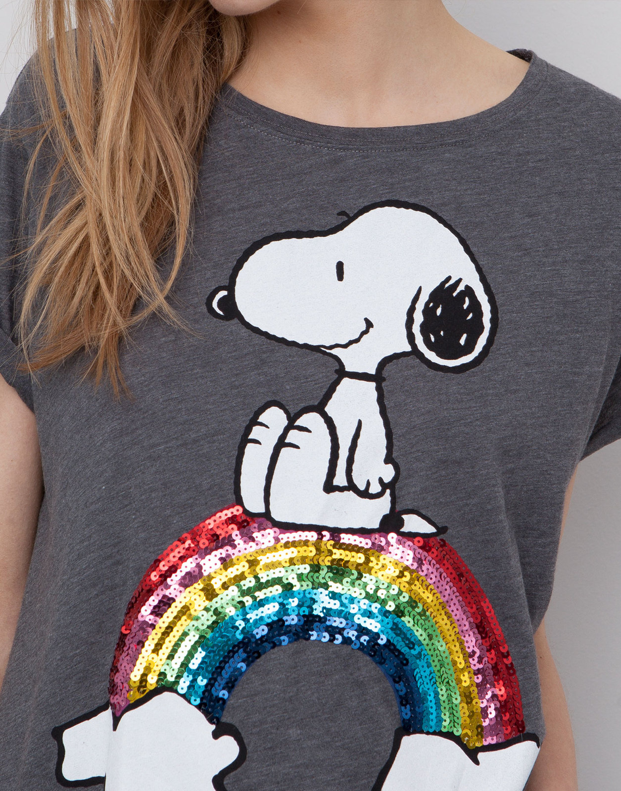 Pull and Bear flitteres szivárványos Snoopy póló 2015.02.22 fotója