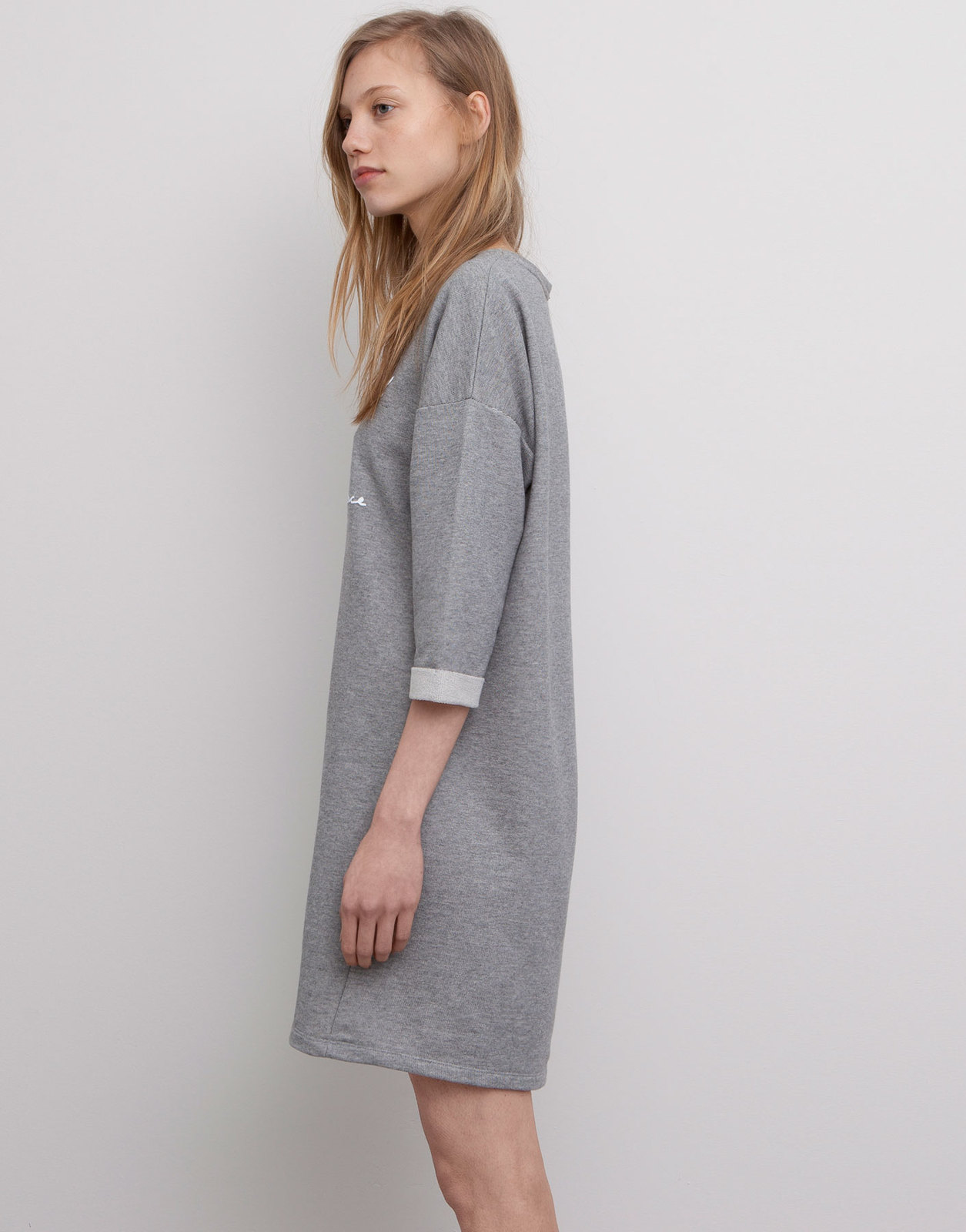 Pull and Bear szlogenes pulóver ruha 2015 fotója