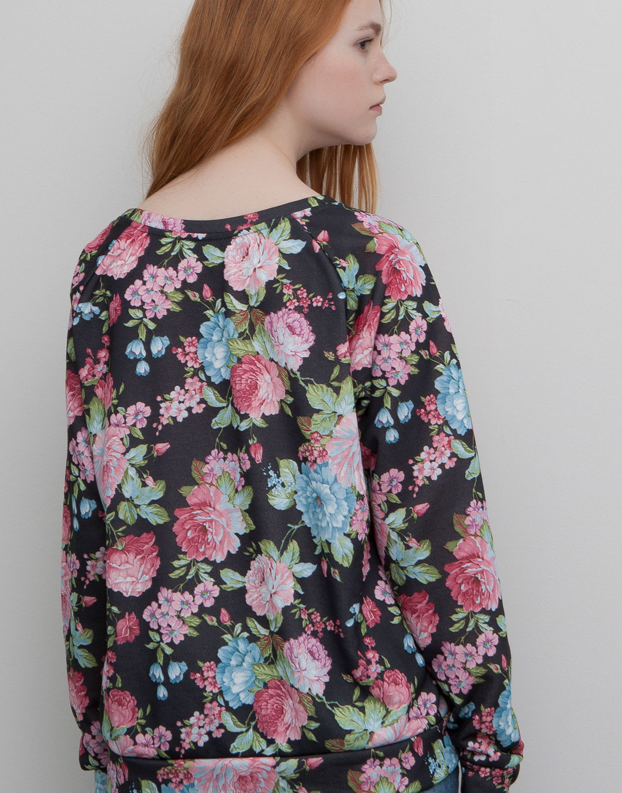 Pull and Bear szép női virágmintás pulóver 2015.02.23 fotója