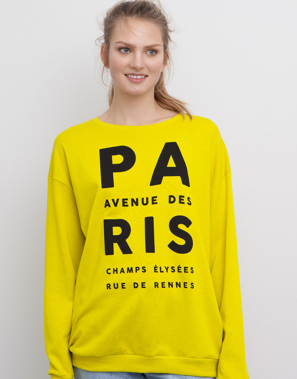 Pull and Bear "PARIS" feliratos sárga pulóver 2015 fotója