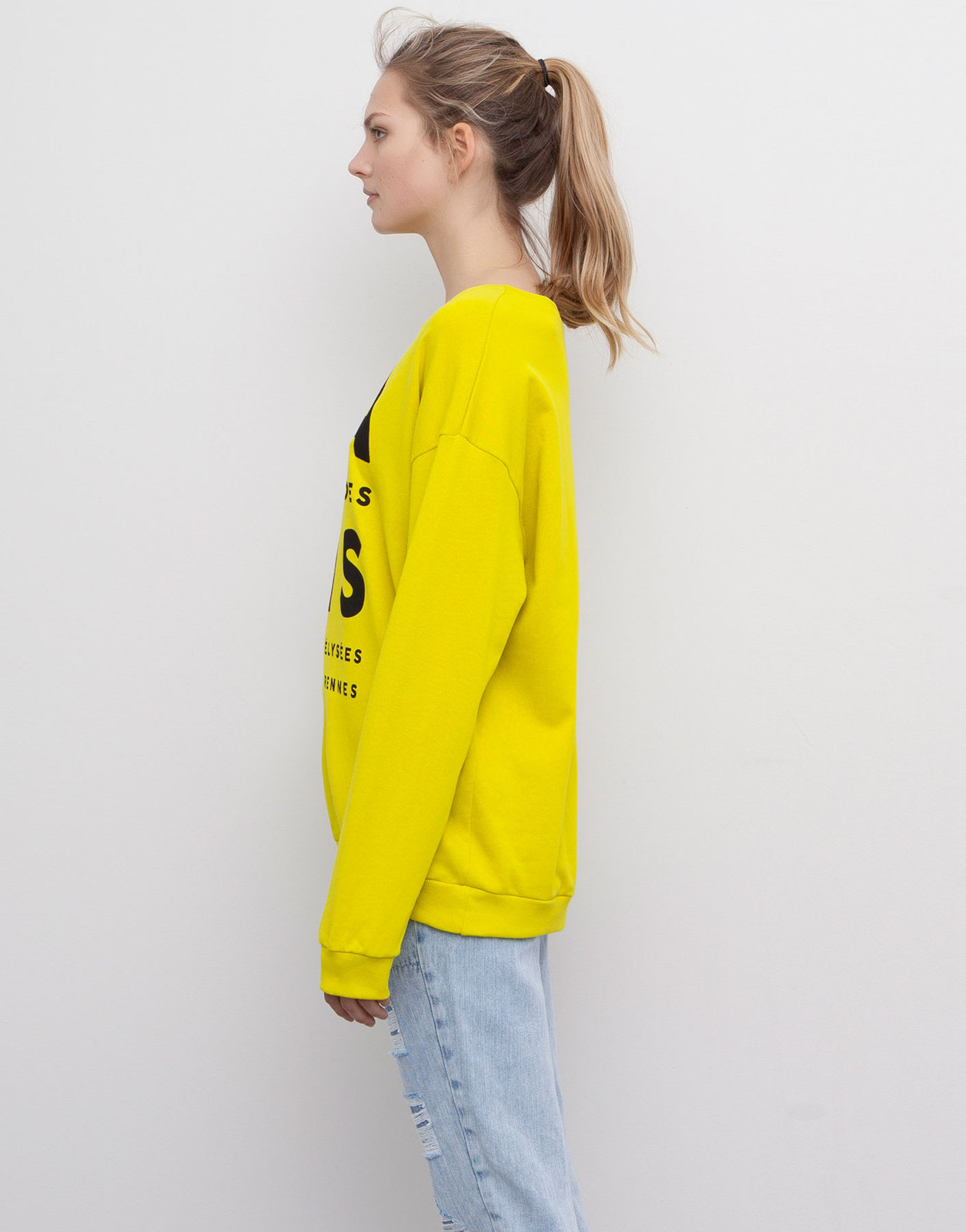 Pull and Bear "PARIS" feliratos sárga pulóver 2015.02.23 fotója