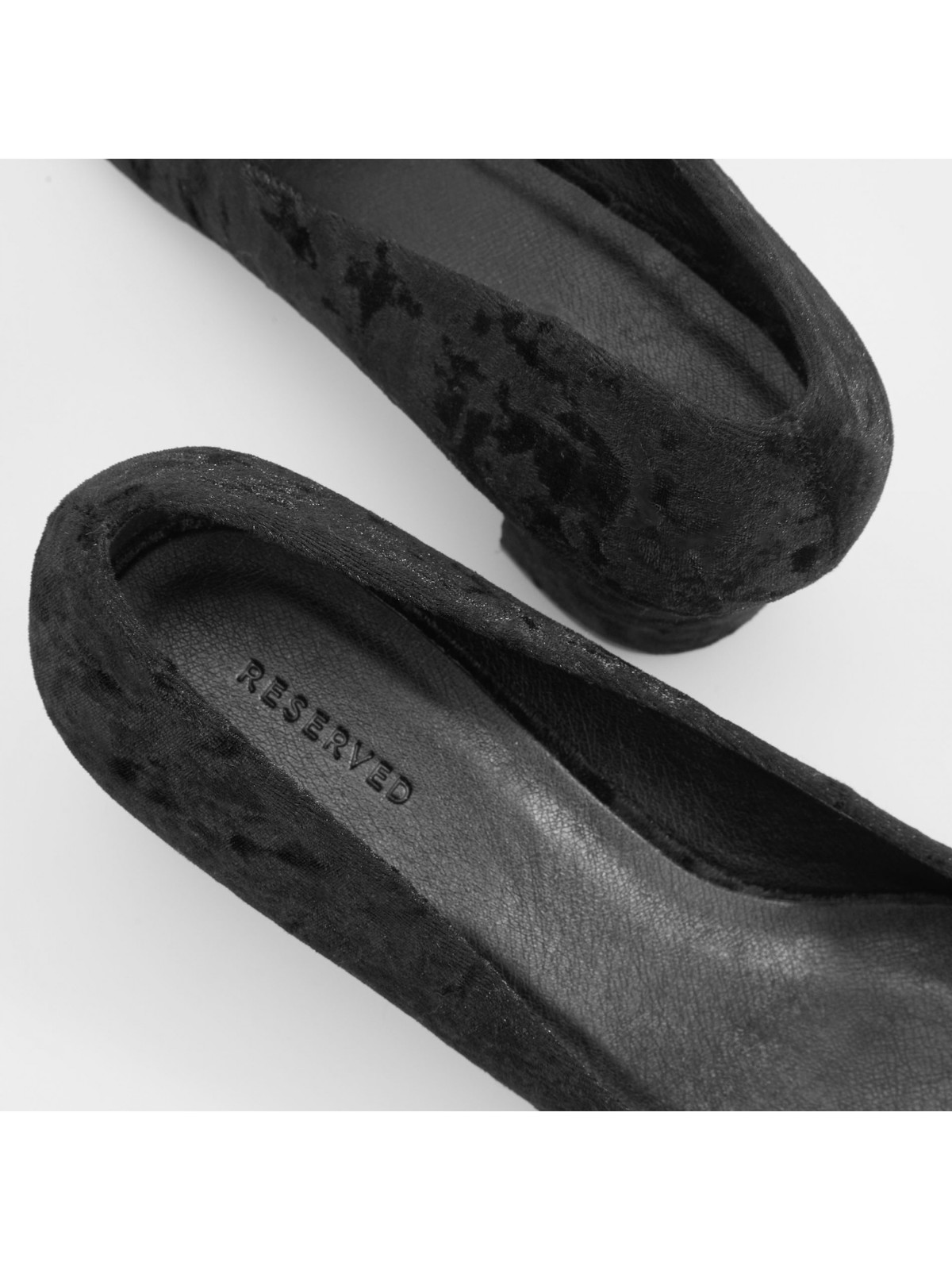 Reserved Velúr belebújós cipő fotója