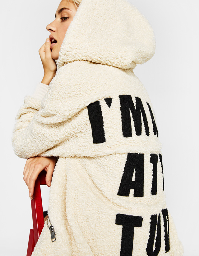 Bershka Fleece coat with message fotója