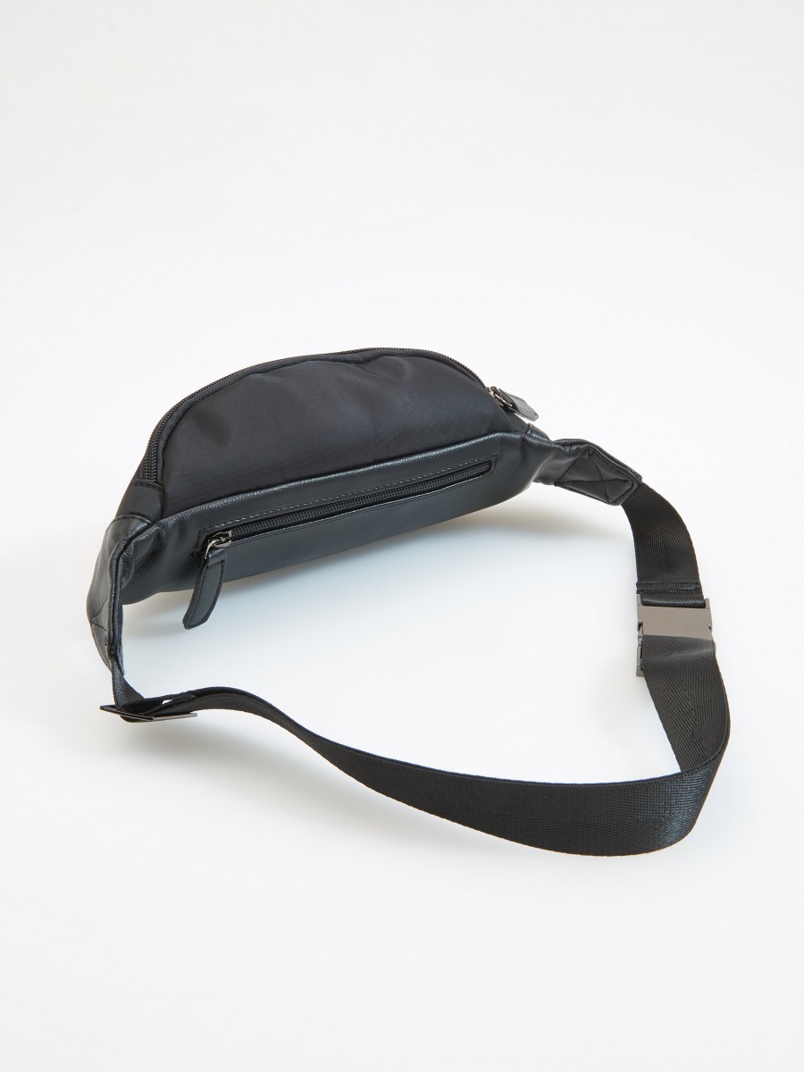 Reserved Férfi táska fotója