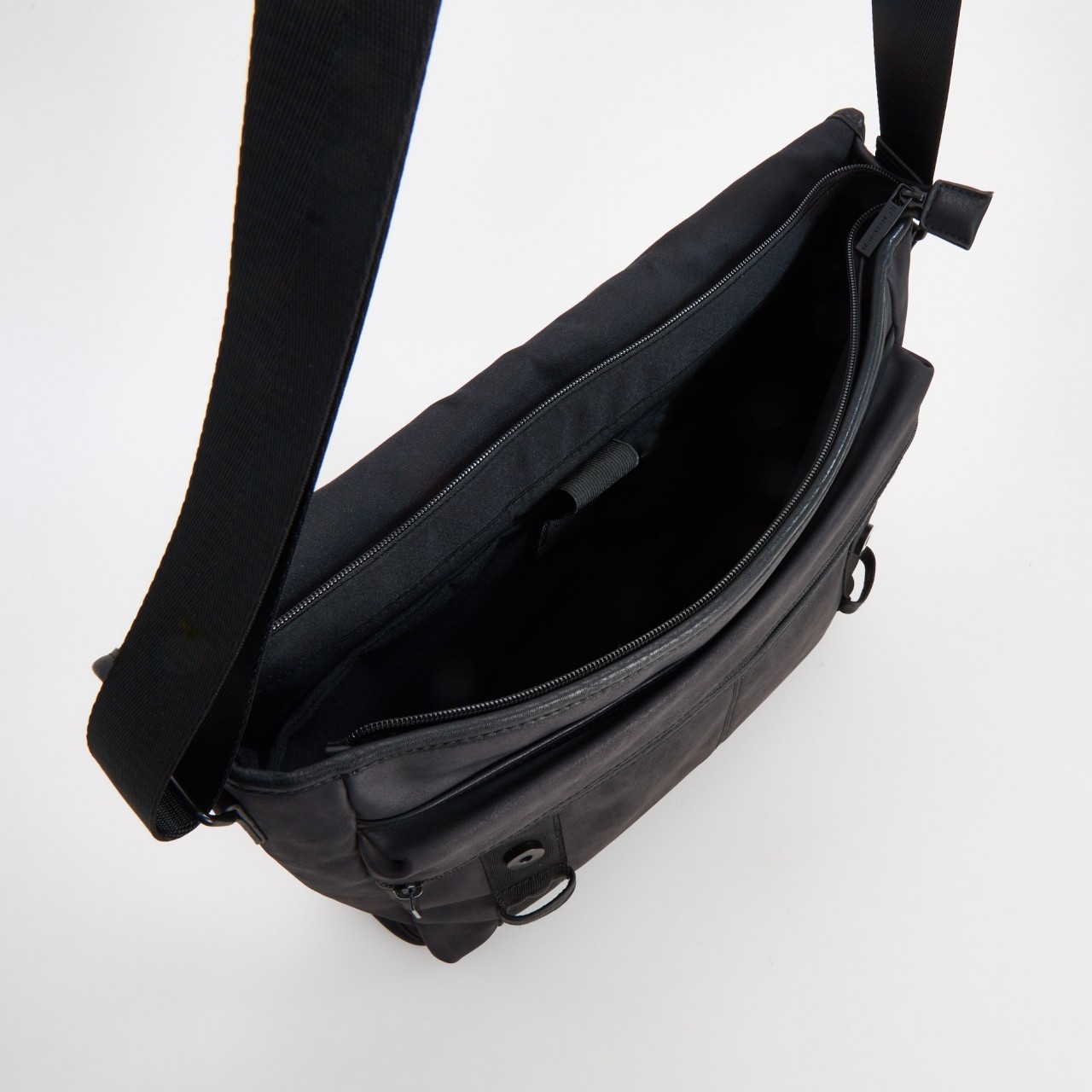 Reserved MEN`S BAG 2017.03.16 #6b4d73674c# fotója